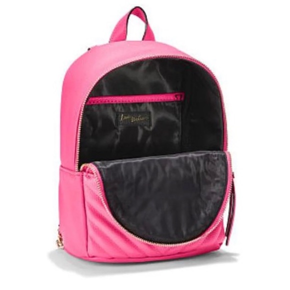 VS Pebbled V-Quilt Small City Backpack - Picture 2 of 7